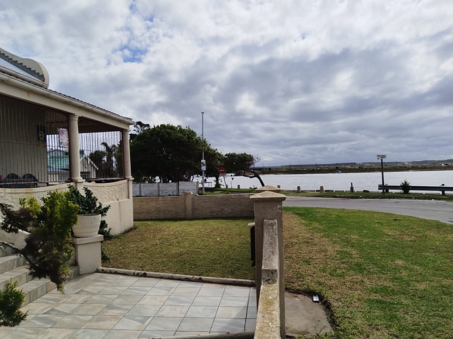 3 Bedroom Property for Sale in Swartkops Eastern Cape